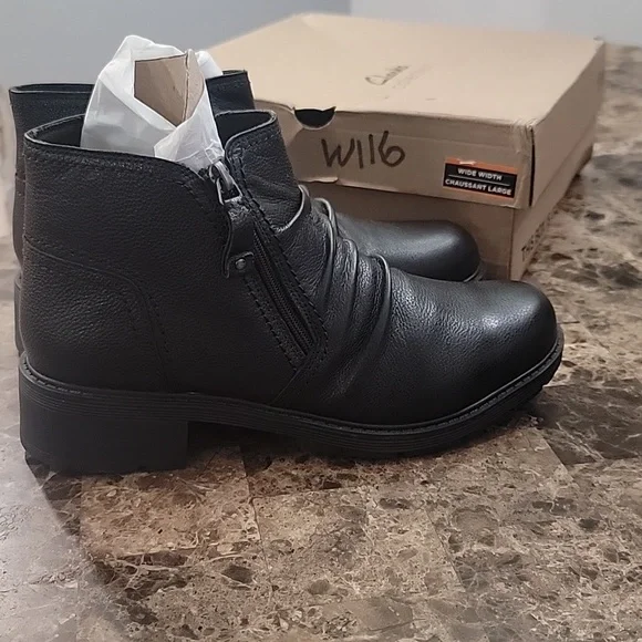 Clarks Women's Black Ankle Boots Size 10 W - Picture 3 of 8
